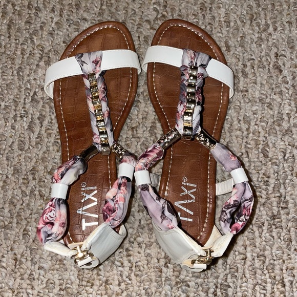 Sandals - Picture 3 of 5